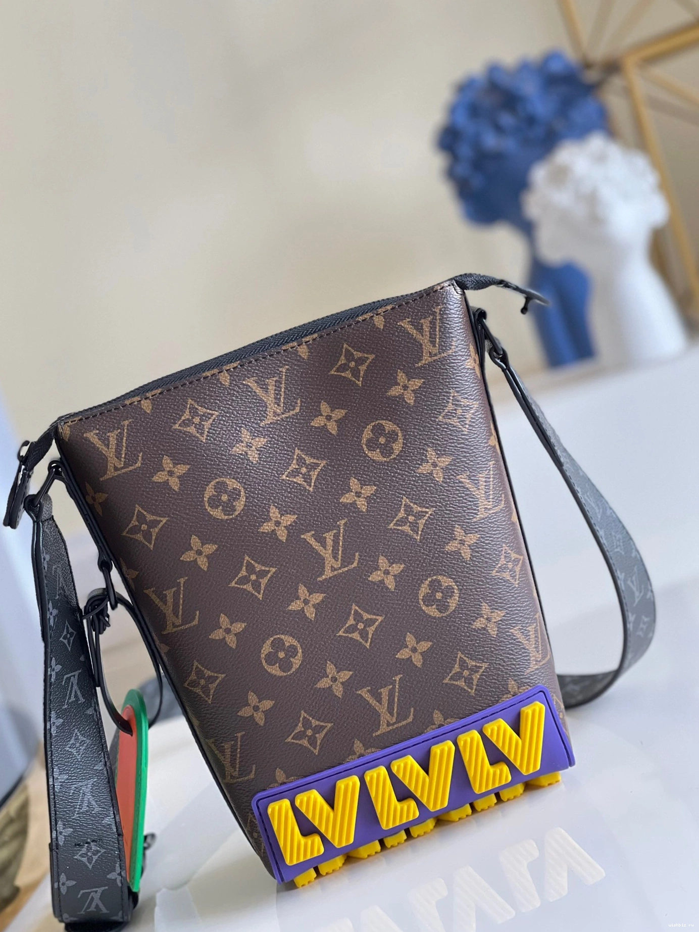 WIS MESSENGER VUITTON LOUIS CRUISER 1123